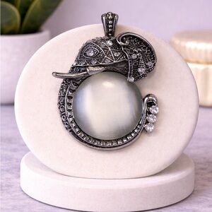 Crystal elephant pendant